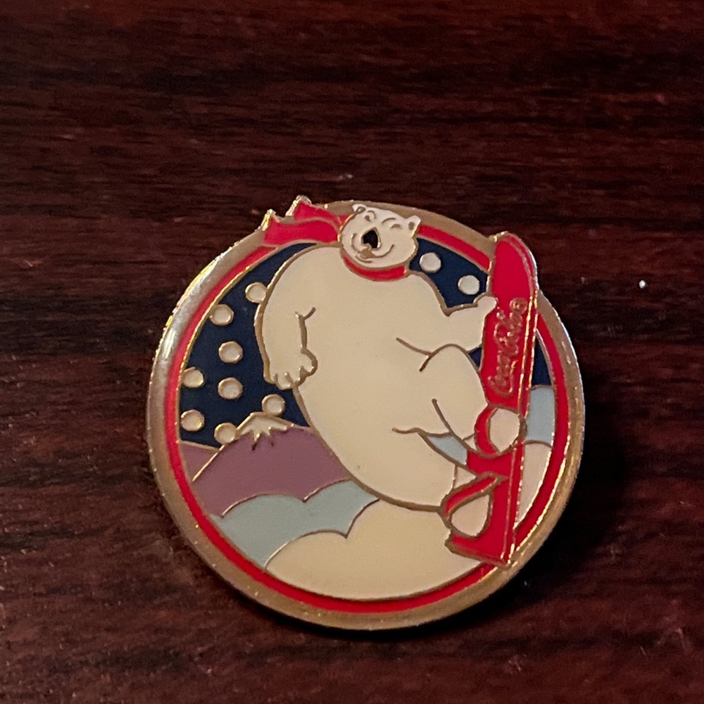 Vintage 1994 Coca-Cola Polar Bear Snowboarding Lapel Hat‎ Pin